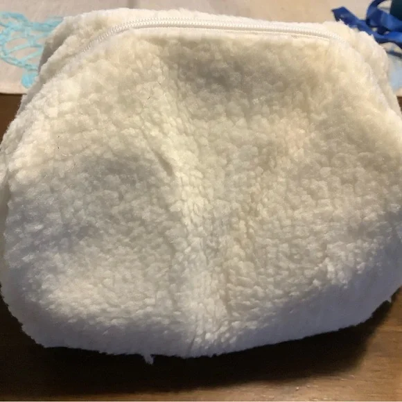 New Soft Furry Makeup Pouch - Picture 2 of 3